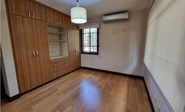 CASA REMODELADA. EMBASSY GARDEN. VENTA CON INQUILINO