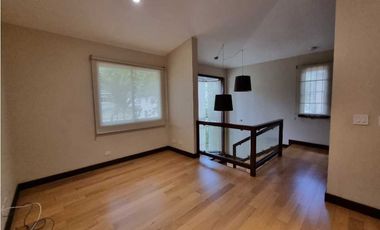 CASA REMODELADA. EMBASSY GARDEN. VENTA CON INQUILINO