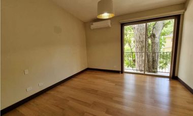 CASA REMODELADA. EMBASSY GARDEN. VENTA CON INQUILINO