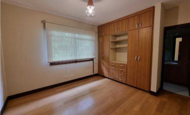 CASA REMODELADA. EMBASSY GARDEN. VENTA CON INQUILINO