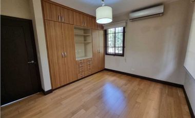 CASA REMODELADA. EMBASSY GARDEN. VENTA CON INQUILINO