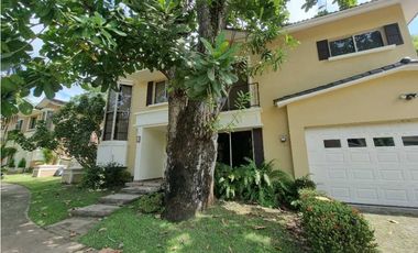 CASA REMODELADA. EMBASSY GARDEN. VENTA CON INQUILINO