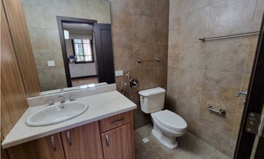 CASA REMODELADA. EMBASSY GARDEN. VENTA CON INQUILINO