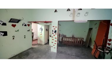 Se vende propiedad a reciclar en excelente ubicación.
