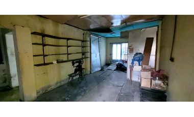 Se vende propiedad a reciclar en excelente ubicación.