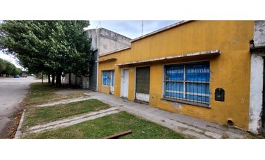 Se vende propiedad a reciclar en excelente ubicación.
