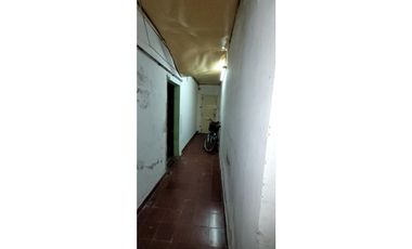 Se vende propiedad a reciclar en excelente ubicación.