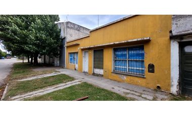 Se vende propiedad a reciclar en excelente ubicación.