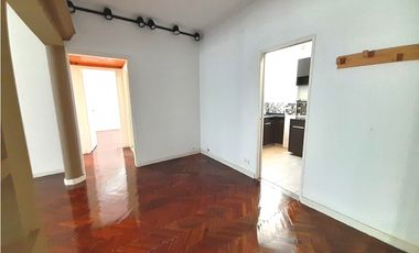 Amplio 3 amb. excelente estado -- APTO CREDITO --