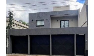 CASA 3 AMBIENTES con cochera CENTRO DE ITUZAINGO lado Norte