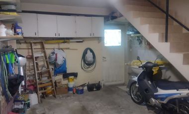 VENTA DE CASA MÁS DEPARTAMENTO EN AZUL