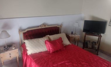 VENTA DE CASA MÁS DEPARTAMENTO EN AZUL