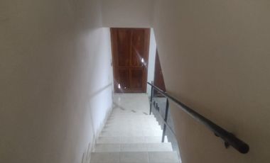 VENTA DE CASA MÁS DEPARTAMENTO EN AZUL
