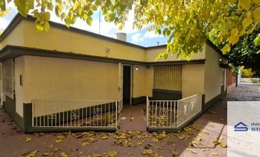 Casa en alquiler de 2 dormitorios c/ cochera en Maipú