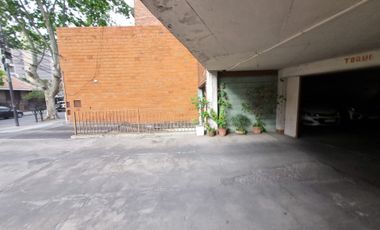 VENTA DE COCHERA CUBIERTA CENTRO DE EN LANUS ESTE