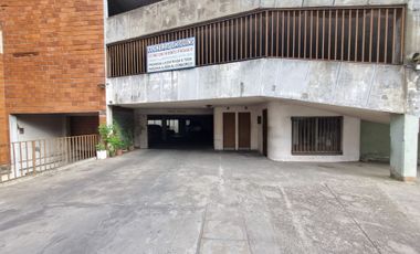 VENTA DE COCHERA CUBIERTA CENTRO DE EN LANUS ESTE