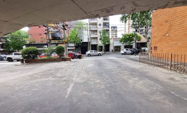VENTA DE COCHERA CUBIERTA CENTRO DE EN LANUS ESTE