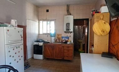 CASA 3 AMBIENTES VENTA LONGCHAMPS AMPLIO PATIO