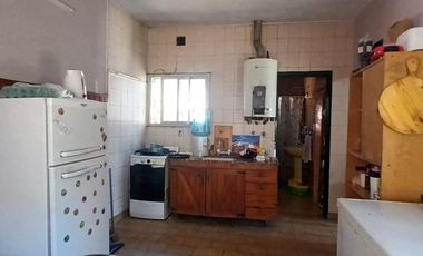 CASA 3 AMBIENTES VENTA LONGCHAMPS AMPLIO PATIO