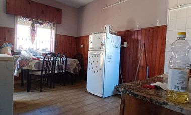 CASA 3 AMBIENTES VENTA LONGCHAMPS AMPLIO PATIO