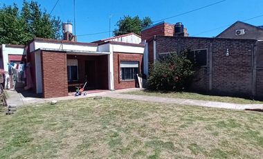 CASA 3 AMBIENTES VENTA LONGCHAMPS AMPLIO PATIO