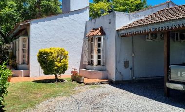 Casa en venta en City Bell entre caminos de 3 dorm
