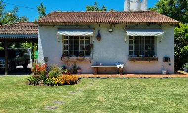 Casa en venta en City Bell entre caminos de 3 dorm