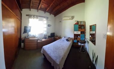 Casa en venta en City Bell entre caminos de 3 dorm