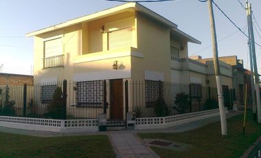 VENTA CASA 2 PLANTAS EN ESQUINA CON GARAGE WILDE