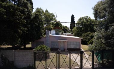 QUINTA en Venta sobre lote de 3000 m2 en Sourigues