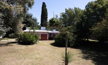 QUINTA en Venta sobre lote de 3000 m2 en Sourigues