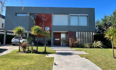 Venta casa 5 ambientes en Nuevo Quilmes