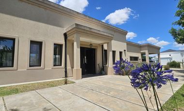 Venta Casa 7 ambientes en Fincas San Vicente