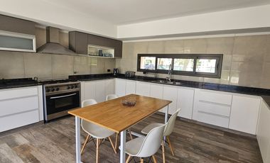 Venta Casa 7 ambientes en Fincas San Vicente