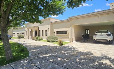 Venta Casa 7 ambientes en Fincas San Vicente