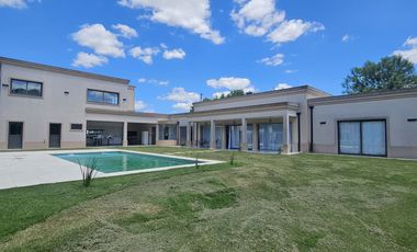 Venta Casa 7 ambientes en Fincas San Vicente