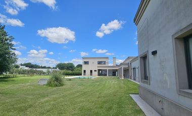 Venta Casa 7 ambientes en Fincas San Vicente