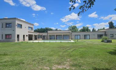 Venta Casa 7 ambientes en Fincas San Vicente