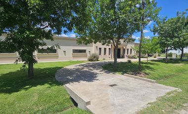 Venta Casa 7 ambientes en Fincas San Vicente