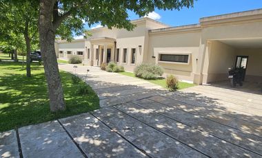 Venta Casa 7 ambientes en Fincas San Vicente