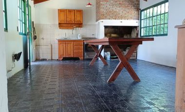 Casa de 3 dormitorios con cochera.