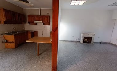 Casa de 3 dormitorios con cochera.