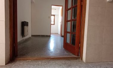Casa de 3 dormitorios con cochera.