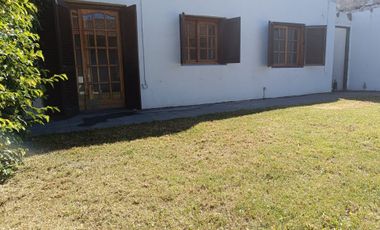 Casa de 3 dormitorios con cochera.