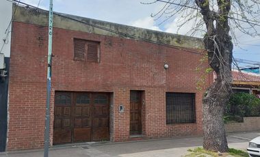 Casa de 3 dormitorios con cochera.
