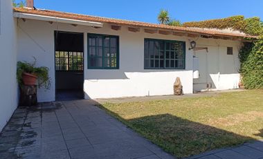 Casa de 3 dormitorios con cochera.