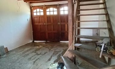 Casa de 3 dormitorios con cochera.