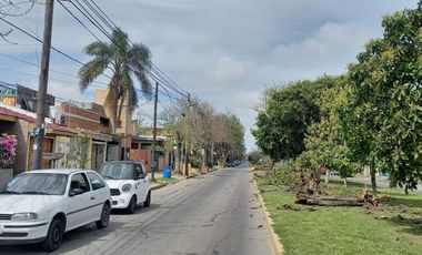 Casa de 3 dormitorios con cochera.