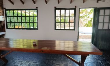 Casa de 3 dormitorios con cochera.