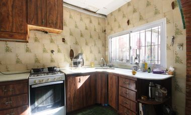 Venta casa lote propio- 4 amb. Gran oportunidad !!